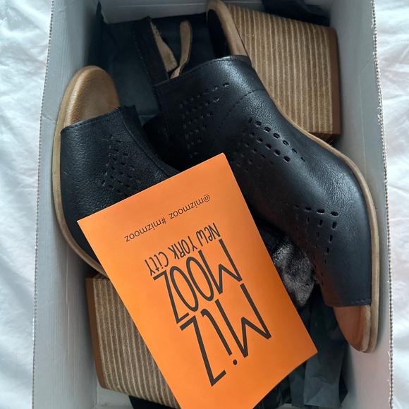 Shoes - Picture 2 of 8